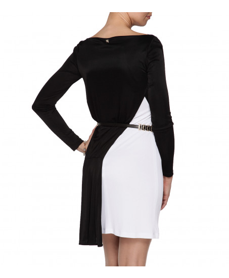 Schwarzes Stretchkleid mit seitlicher Akzentuierung 