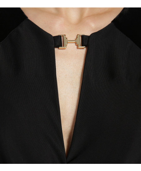 Schulterfreies Abendkleid mit Samteinsätzen