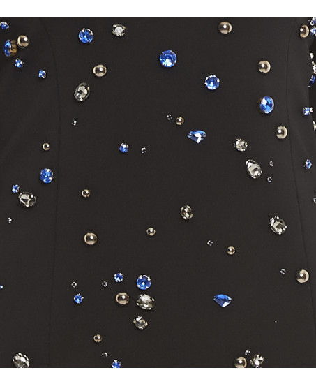 Schwarzes Minikleid mit Schmucksteinen