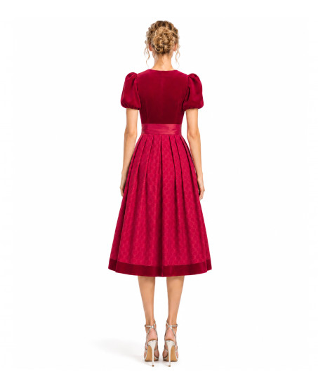 Alpenherz Samtdirndl Mona in Rot mit Puffarm – Freisteller Vorderseite– bei Dresscoded leihen