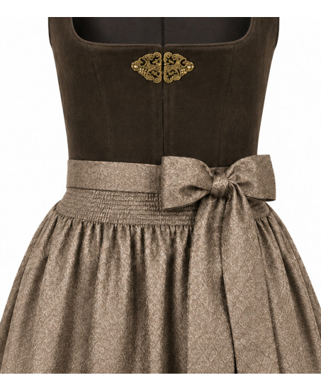 Krüger Dirndl Freisteller Cari braun Samtmieder mit gemusterter Schürze – jetzt bei Dresscoded leihen für Wiesn & Hochzeit.