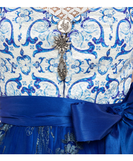 Dirndl in Royalblau mit Ornamenten