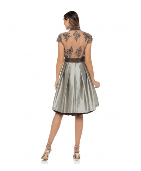 Dirndl in Taupe mit transparentem Rücken