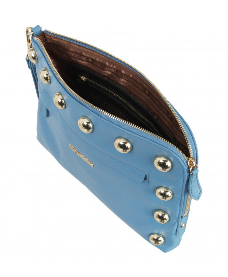 Lederclutch mit goldenen Nieten in Hellblau