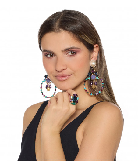 Frontansicht- Ring von Philippe Ferrandis mit großem blauem Zentralkristall und facettierten Multicolor-Kristallen.