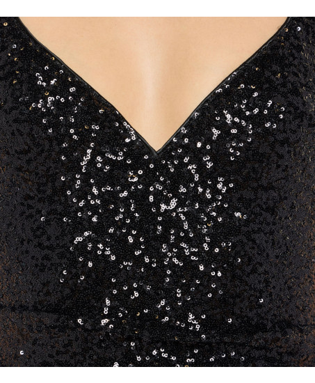 Freisteller-Schwarzes Paillettenkleid von Natascha Gruen mit Herz-Ausschnitt und hohem Schlitz