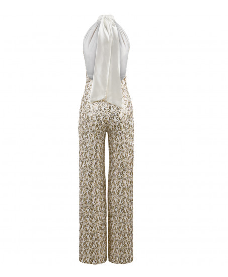 Vorderansicht Freisteller: Champagner-Gold Pailletten-Jumpsuit von Natascha Gruen mit elegantem Neckholder-Abschluss.