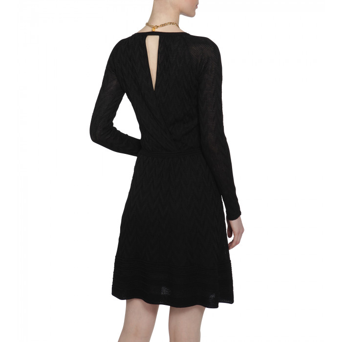 Schwarz gemustertets Kleid mit Cut-Outs 