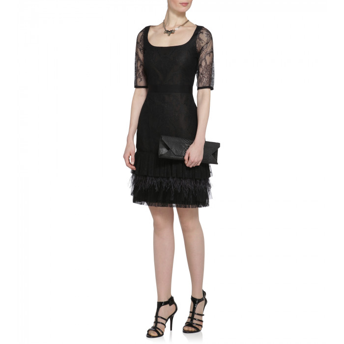 Schwarzes Federkleid mit Spitzeneinsätzen