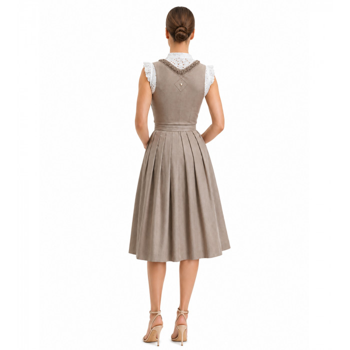 Freisteller- Alpenherz Dirndl Ina mit Froschgoscherl in Taupe.