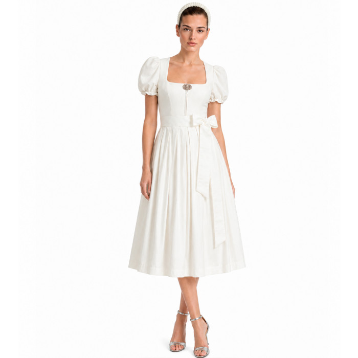 Freisteller Vorderansicht- Alpenherz Dirndl Georgina Ecrué mit Puffarm.