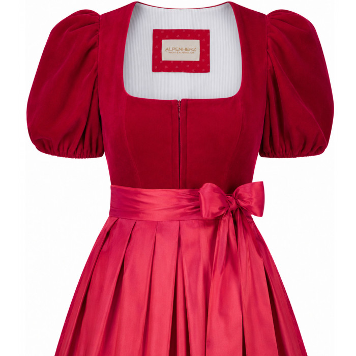 Alpenherz Samtdirndl Mona in Rot mit Puffarm – Freisteller Vorderseite– bei Dresscoded leihen