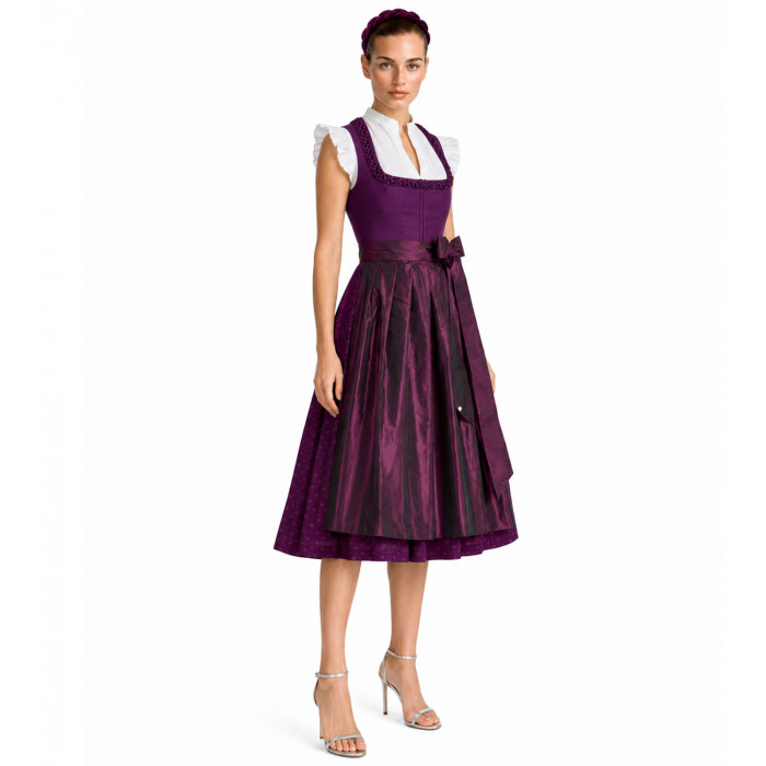 Edles Alpenherz Dirndl Mara in Lila – Freisteller Frontansicht, Designer-Dirndl bei Dresscoded mieten