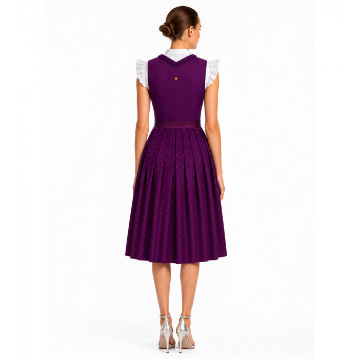 Edles Alpenherz Dirndl Mara in Lila – Freisteller Frontansicht, Designer-Dirndl bei Dresscoded mieten