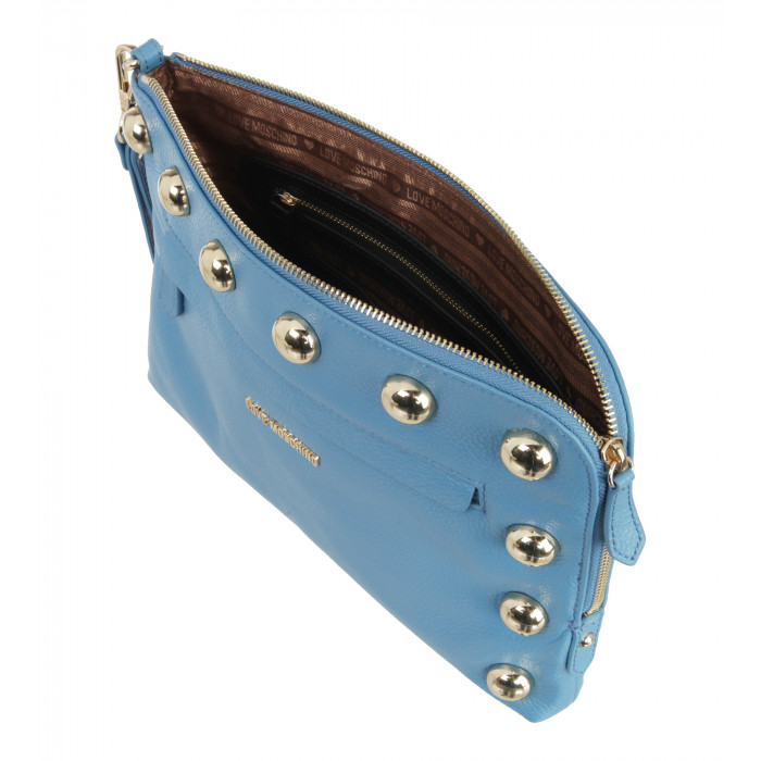 Lederclutch mit goldenen Nieten in Hellblau