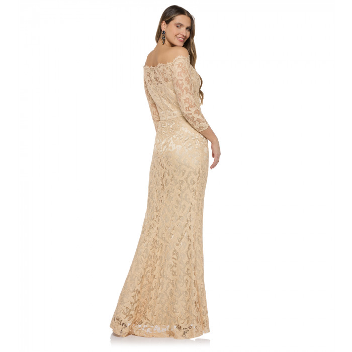 Carmenkleid aus gold-beiger Spitze