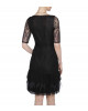 Schwarzes Federkleid mit Spitzeneinsätzen