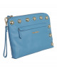 Lederclutch mit goldenen Nieten in Hellblau