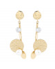Goldene Ohrstecker mit Perlen und Goldplatten