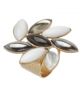 Goldener Ring mit ovalen Steinen 