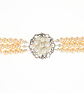 Perlenkette in Gold mit Perlen-Medallion