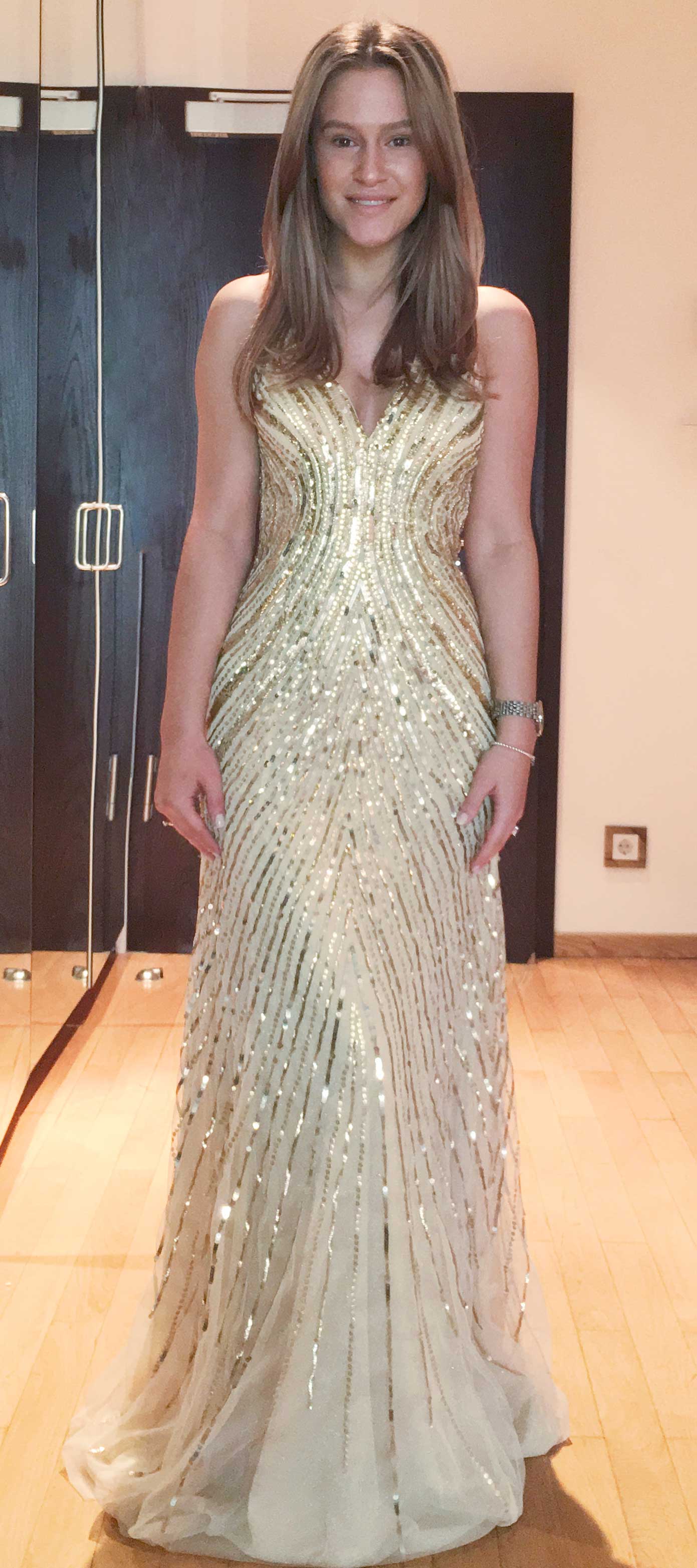 Maxikleid aus Pailletten mit Rückendekolleté in Gold