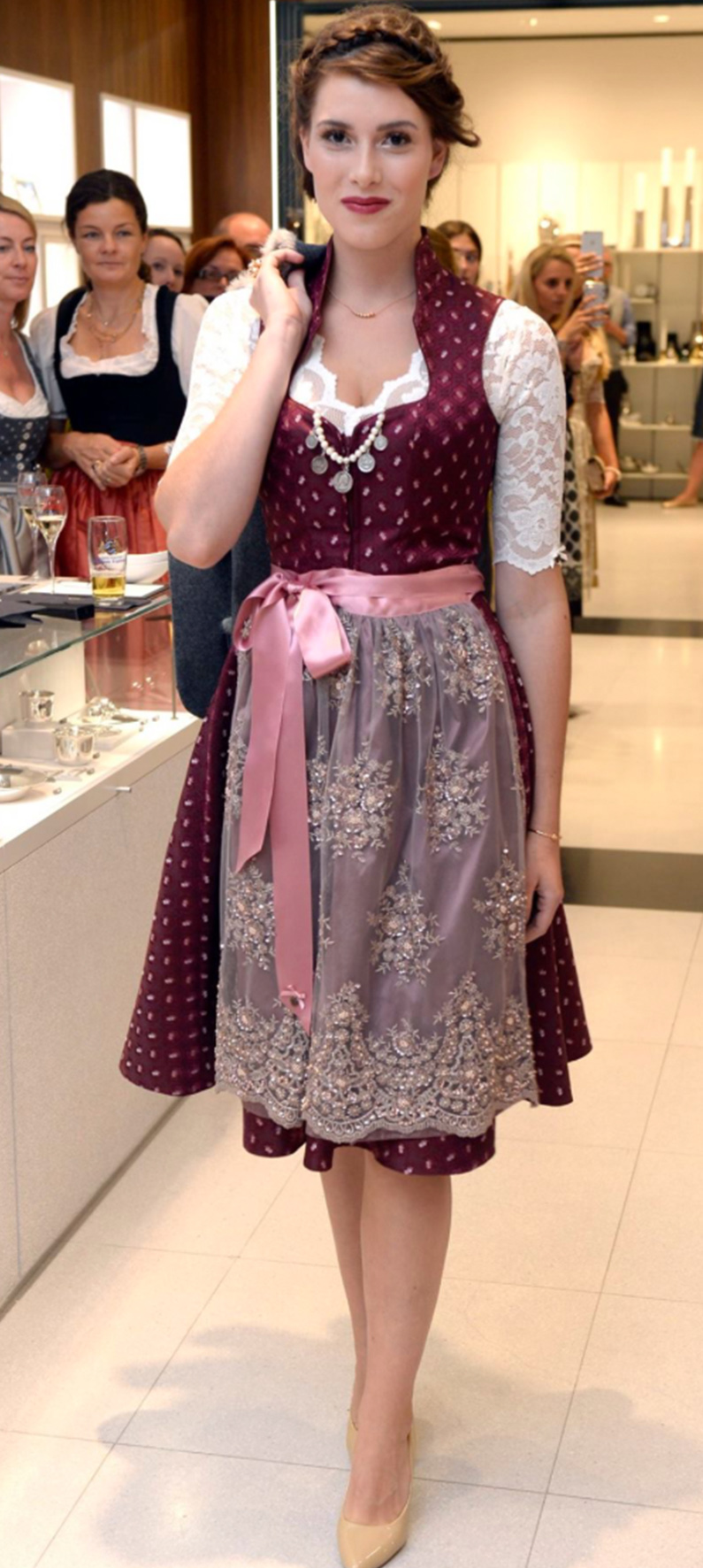 Seidendirndl Annabell in Pink mit Ornamenten