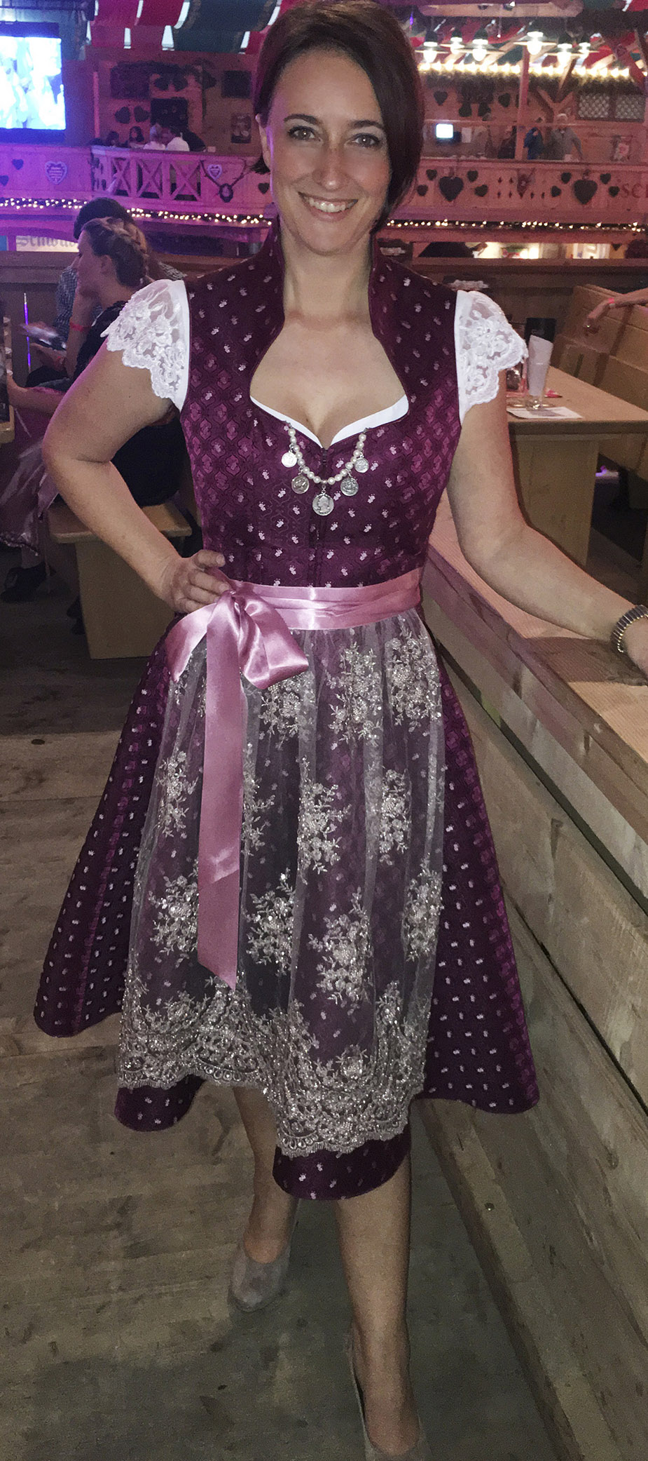 Seidendirndl Annabell in Pink mit Ornamenten