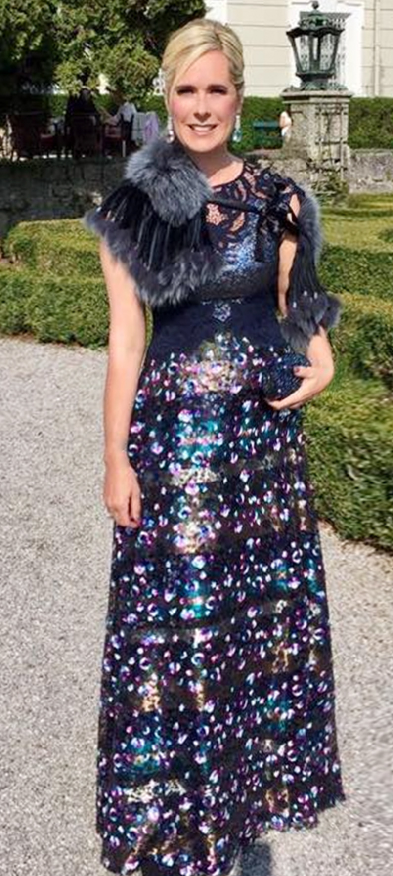 Abendkleid mit Blumenbestickung