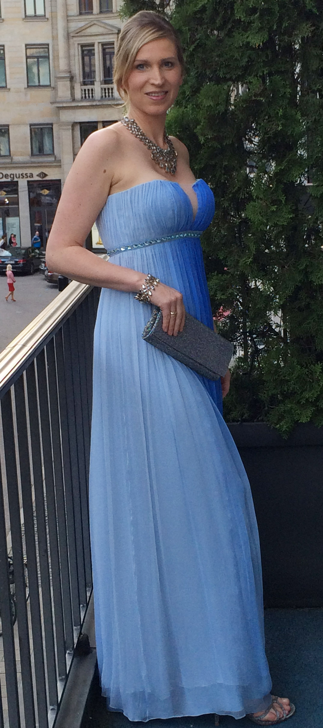 Bustier-Maxikleid aus Seide mit Farbverlauf in Blau