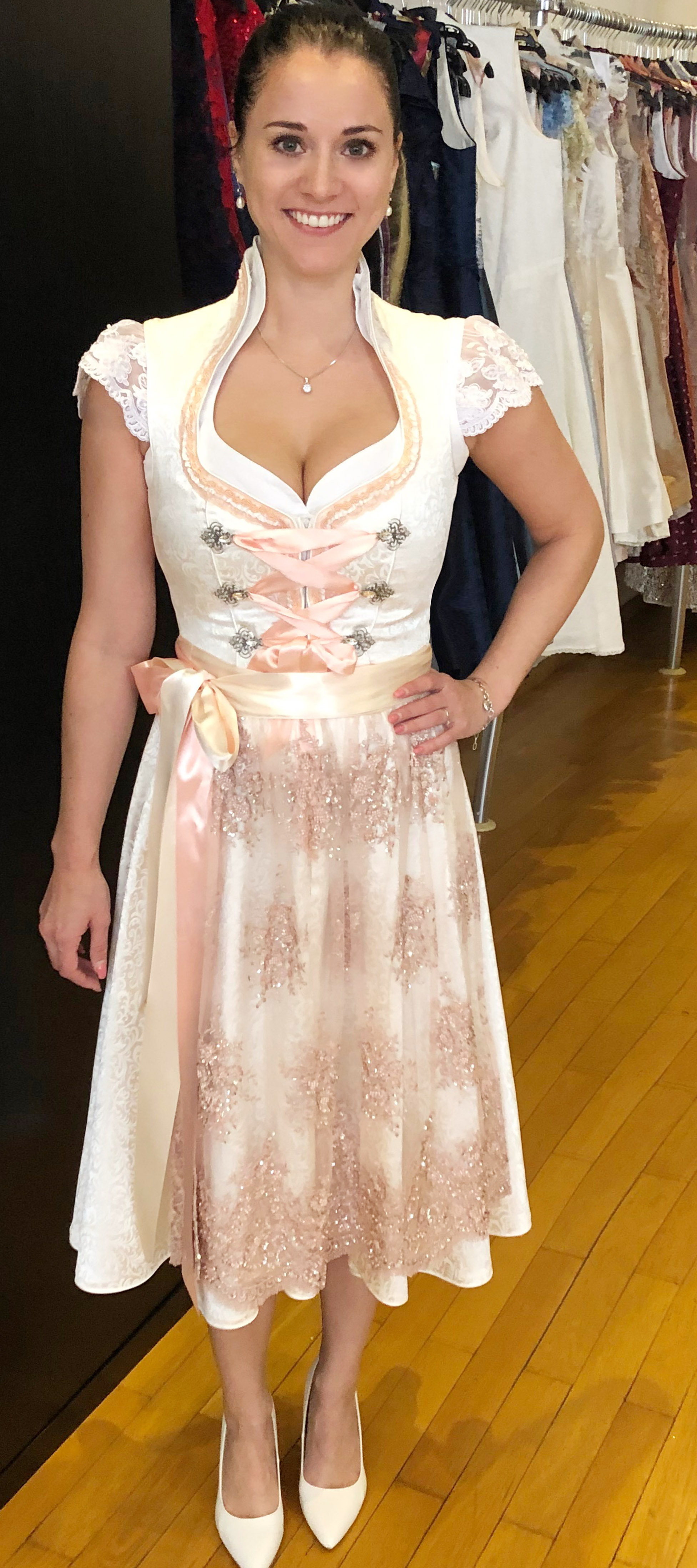 Hochzeitsdirndl Kristina in Weiss/Rosé