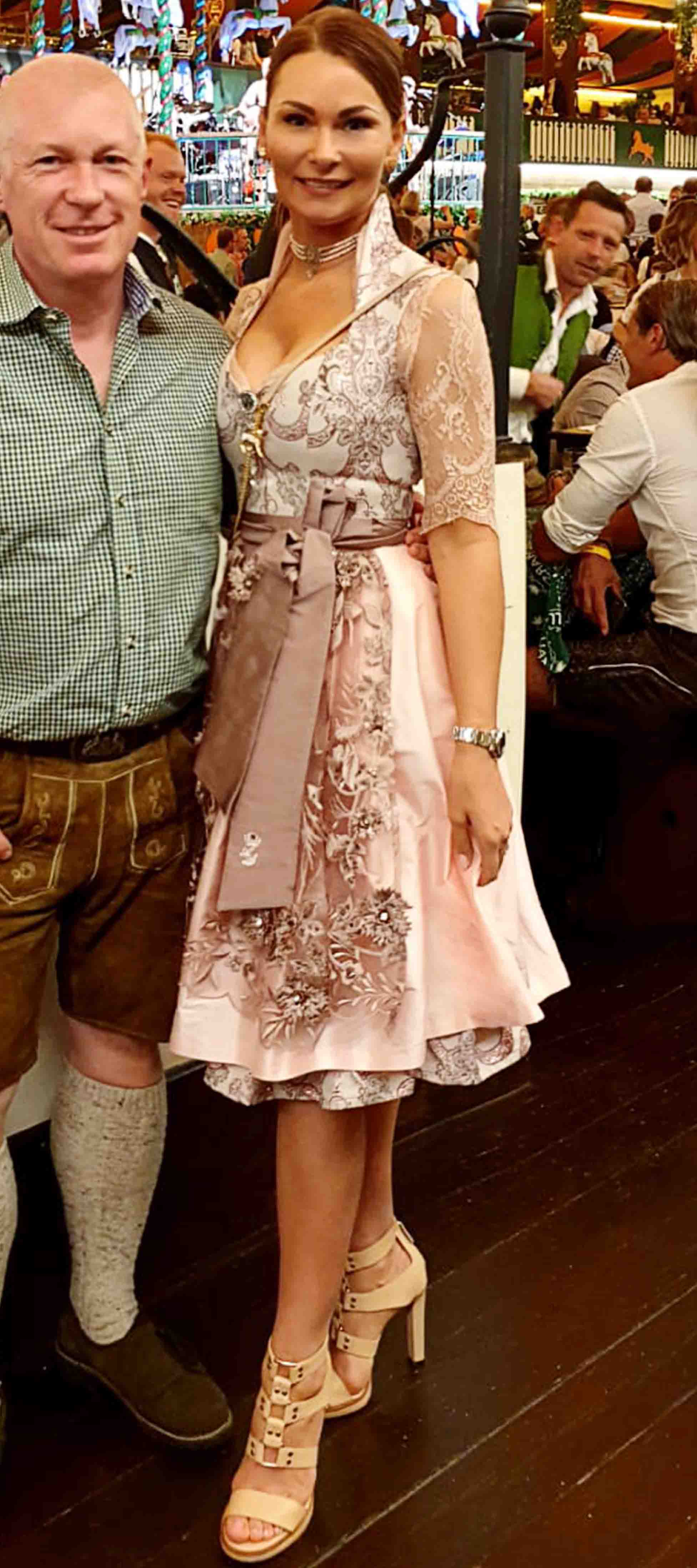 Brokat-Dirndl in Rosé