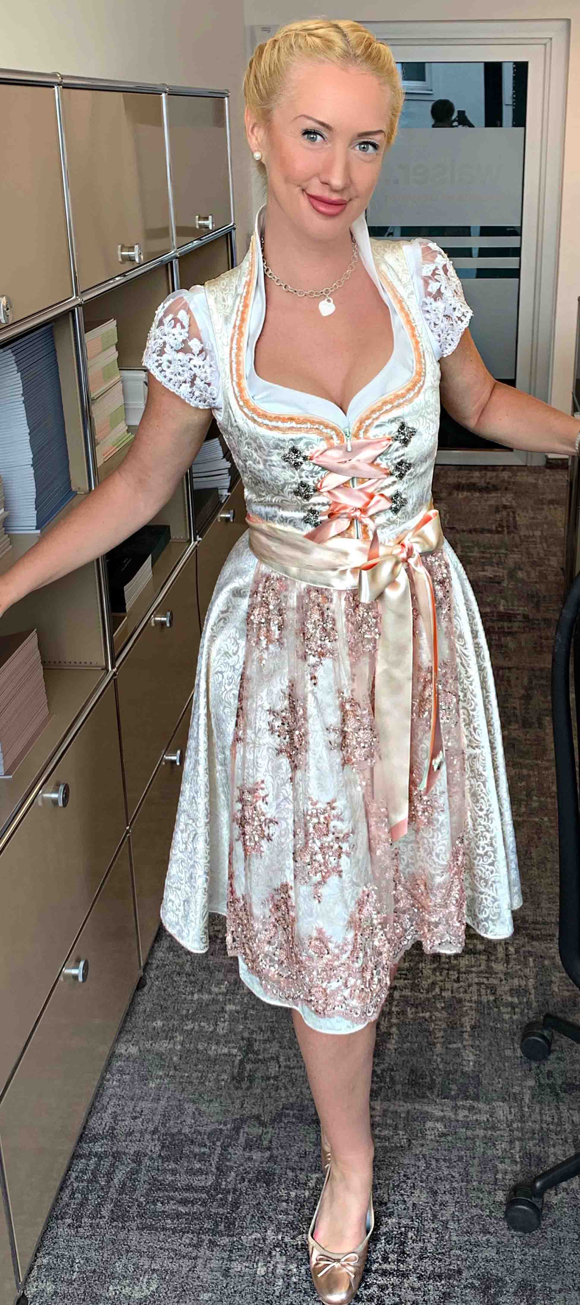 Hochzeitsdirndl Kristina in Weiss/Rosé