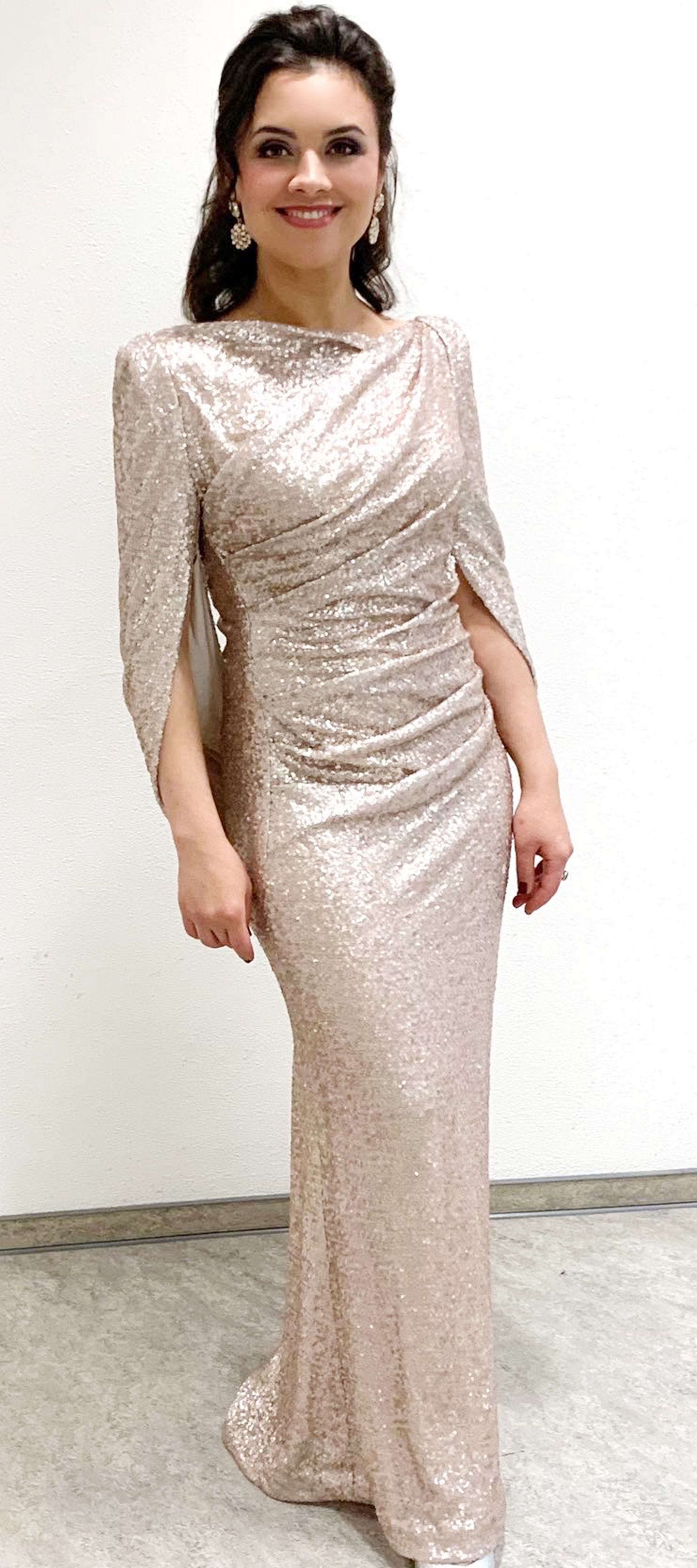 Paillettenkleid in Nude/Gold mit Cape