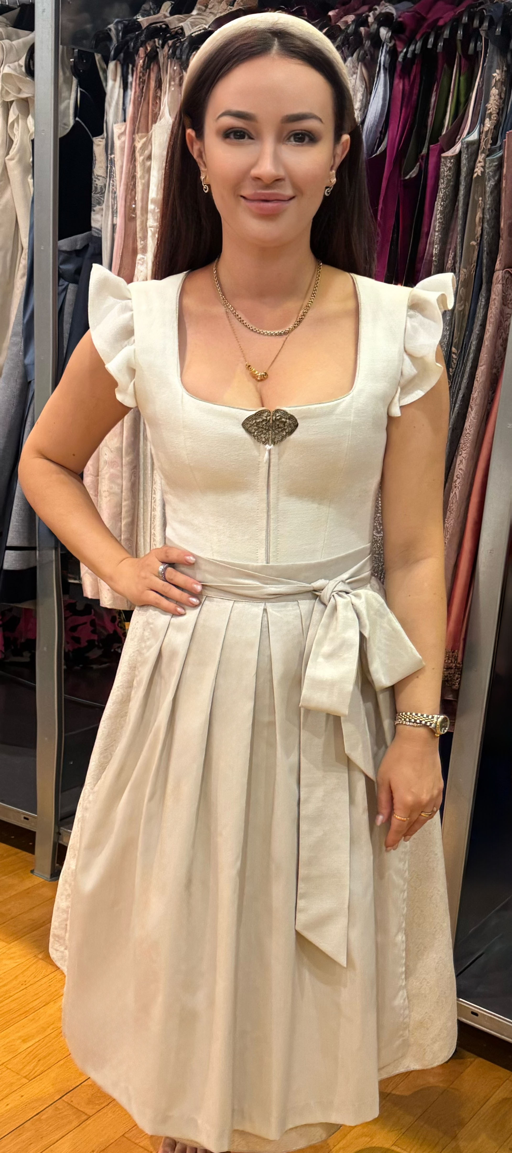 Freisteller Alpenherz Dirndl Luise in Weiss mit Flügelarm-Dresscoded